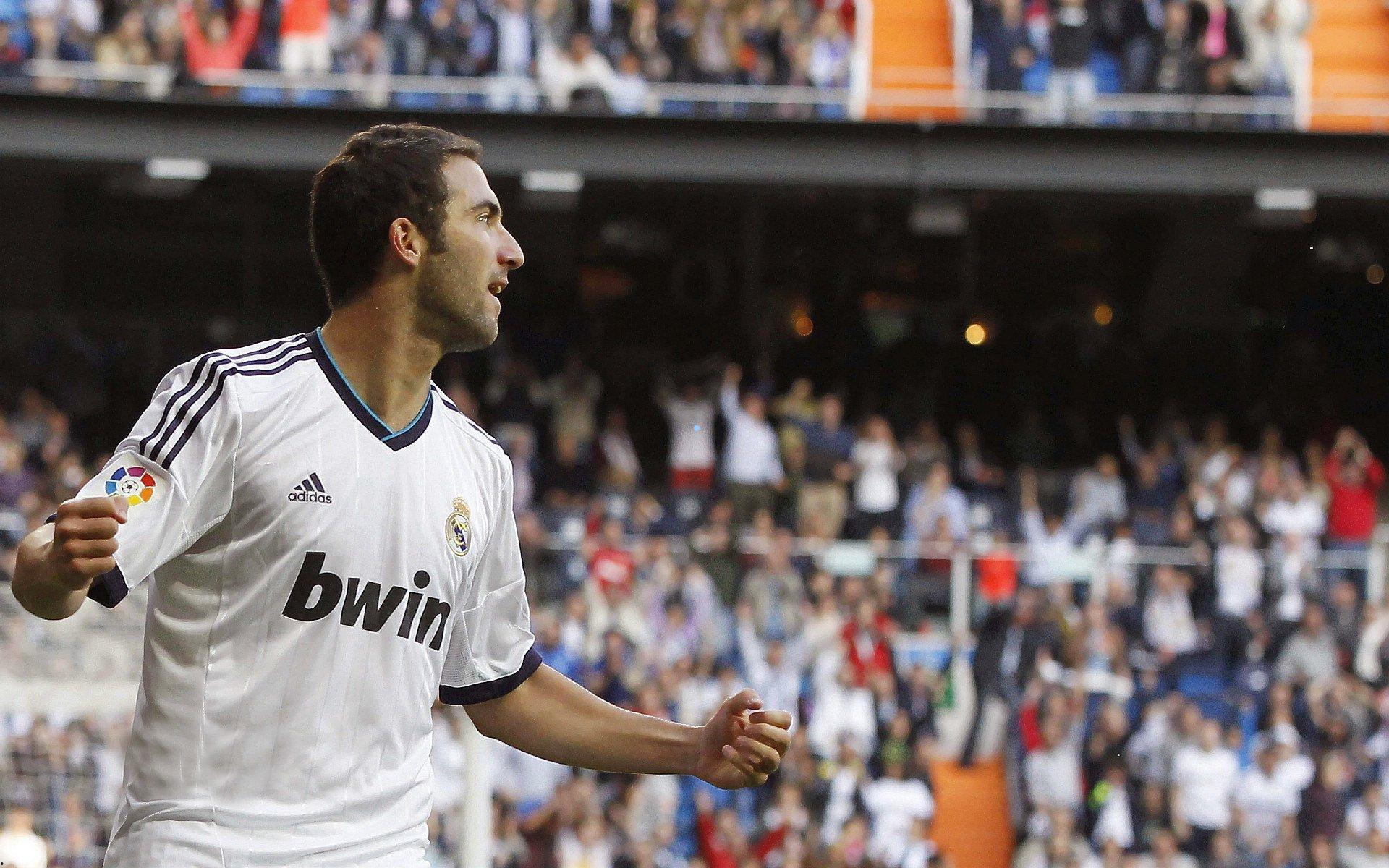 UFC上海站热血开打,茸主对决哈伯德,马合沙特挑战盖吉·杨