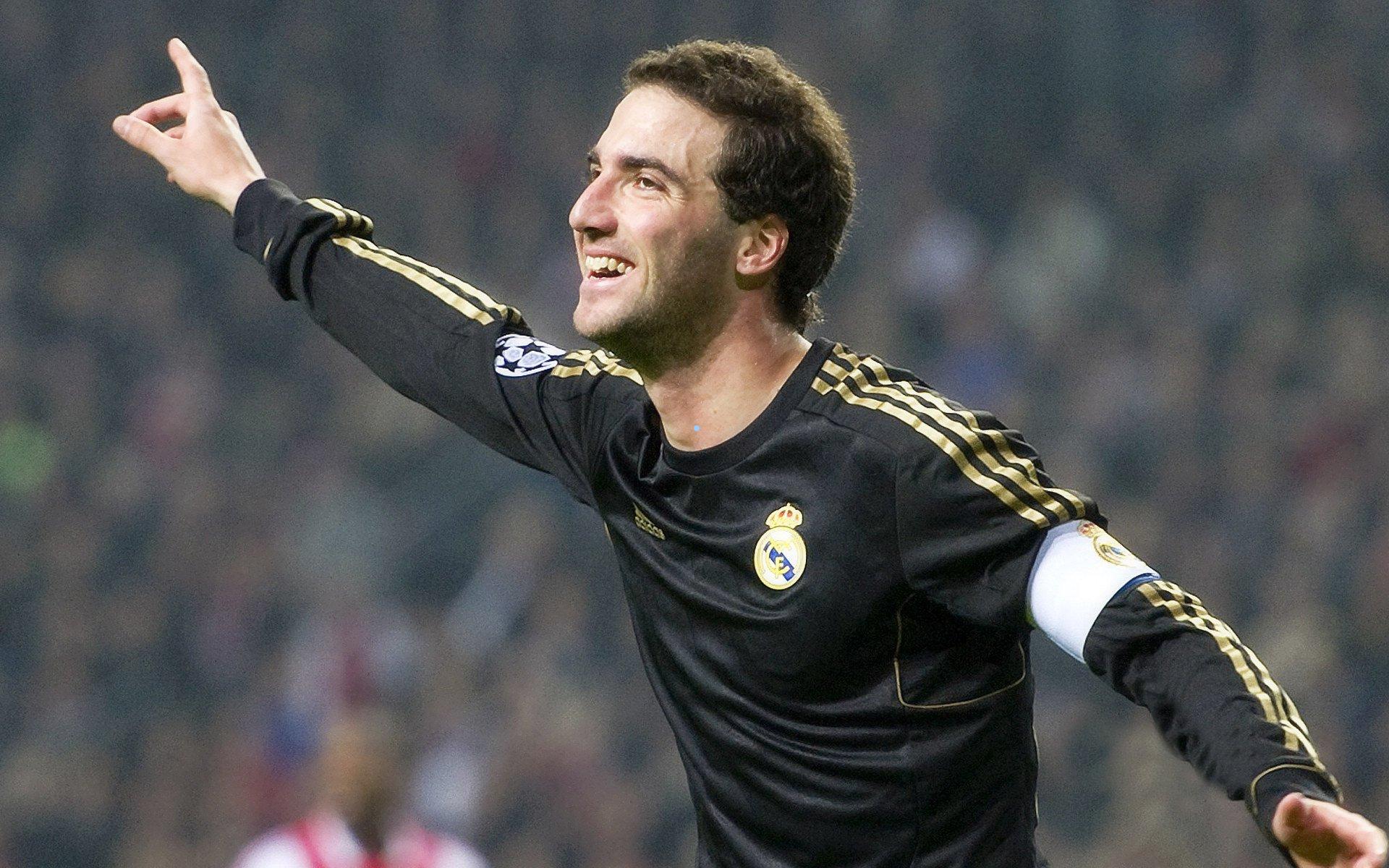 ESPN记者独家披露,阿德托昆博成交易截止日焦点,联盟各队虎视眈眈